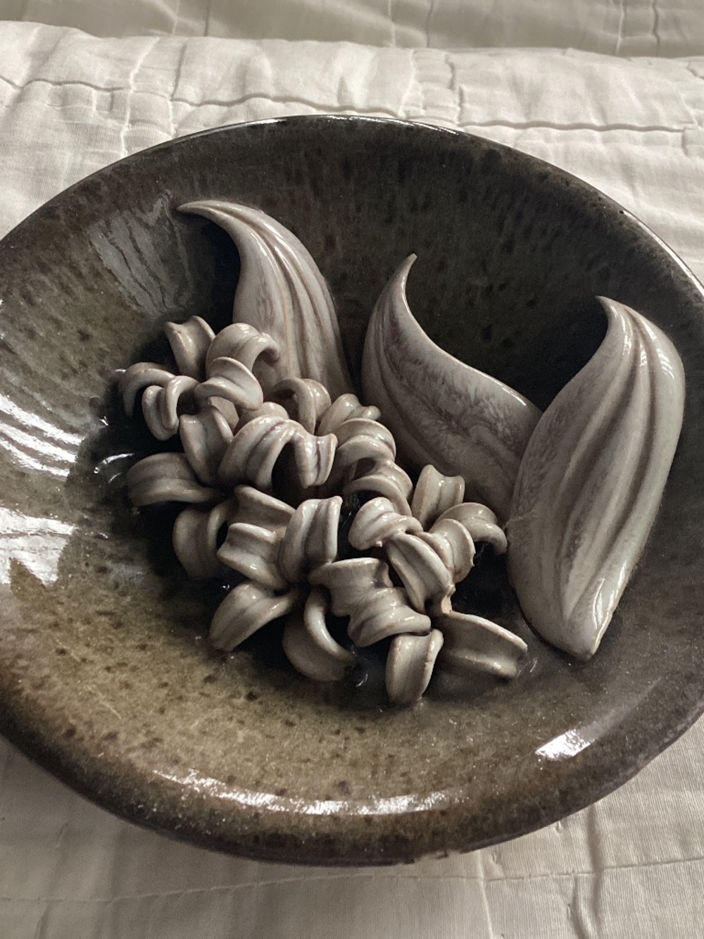 3-D HYACINTH POTTERY SMALL DECOR ROUND DISH **FLAW**